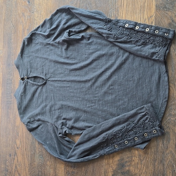 We the Free Hooked On You Cuffed Top - Picture 4 of 8